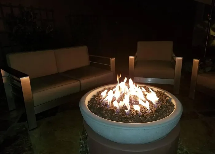 20 Disc-Modern-King Bed, Jacuzzi, Fire Pit, Bbq